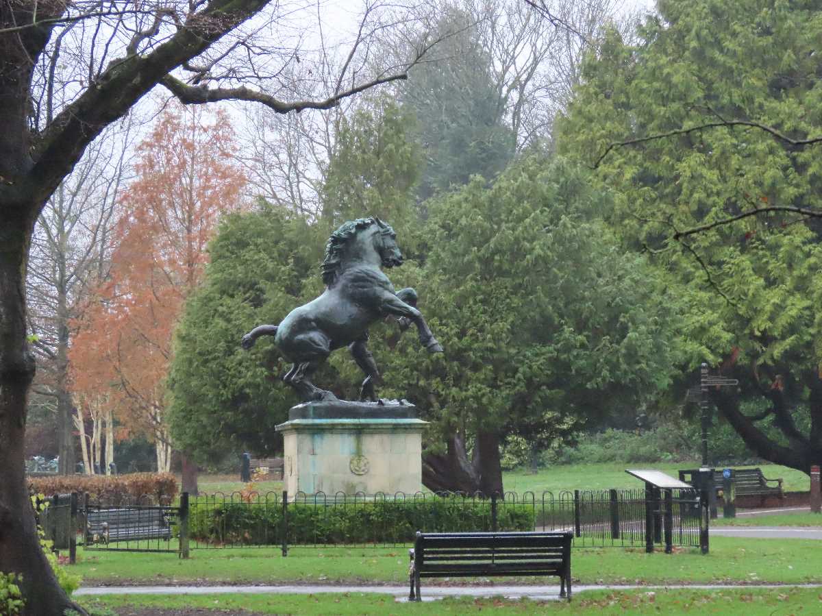 Horse+and+Tamer+statue+at+Malvern+Park+in+Solihull